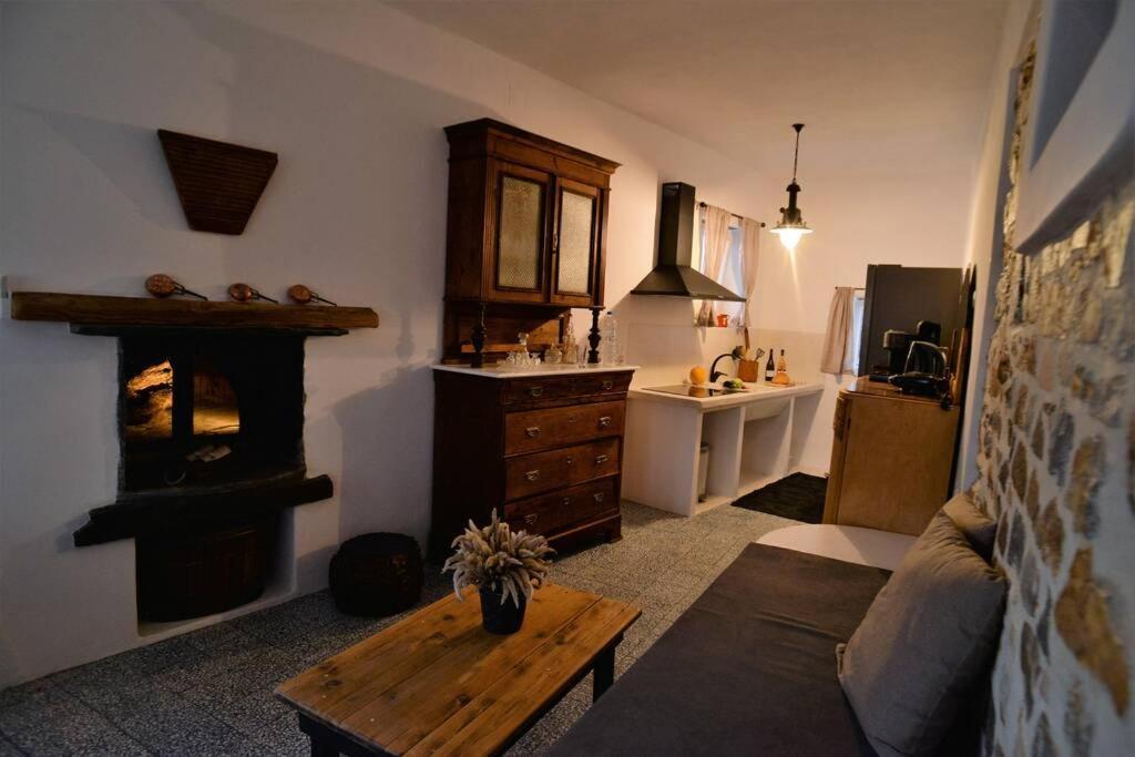 George Farmhouse Chrousa Eksteriør bilde